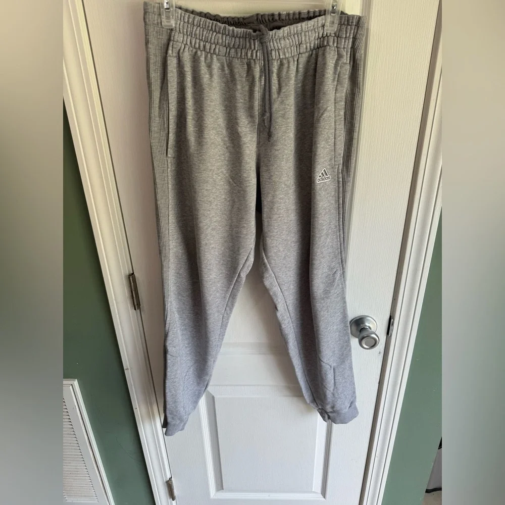 Adidas men’s size large gray sweat pants joggers